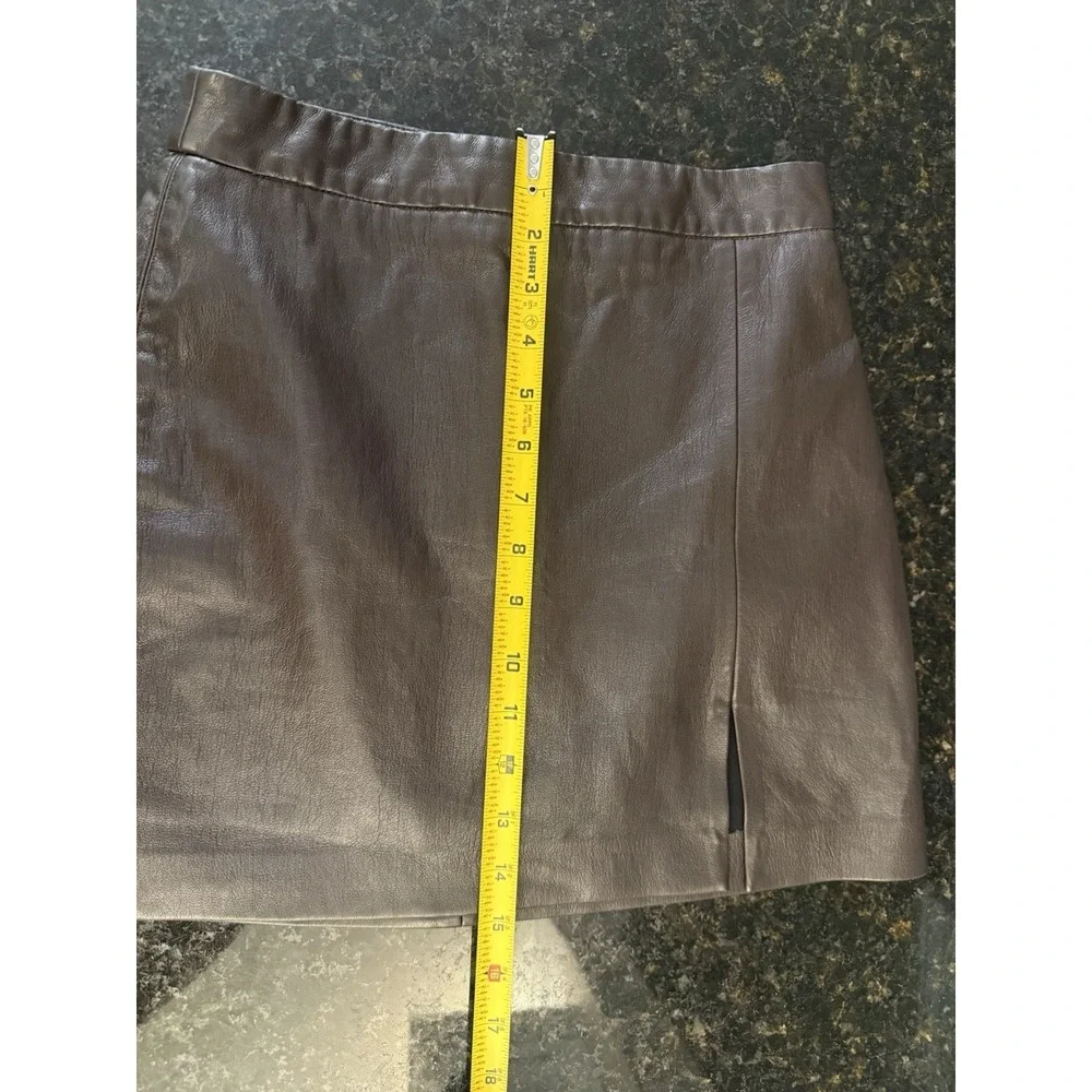 Aritzia Wilfred Vegan Leather Mini Skirt‎ Women's Size 2 Brown Side Slit